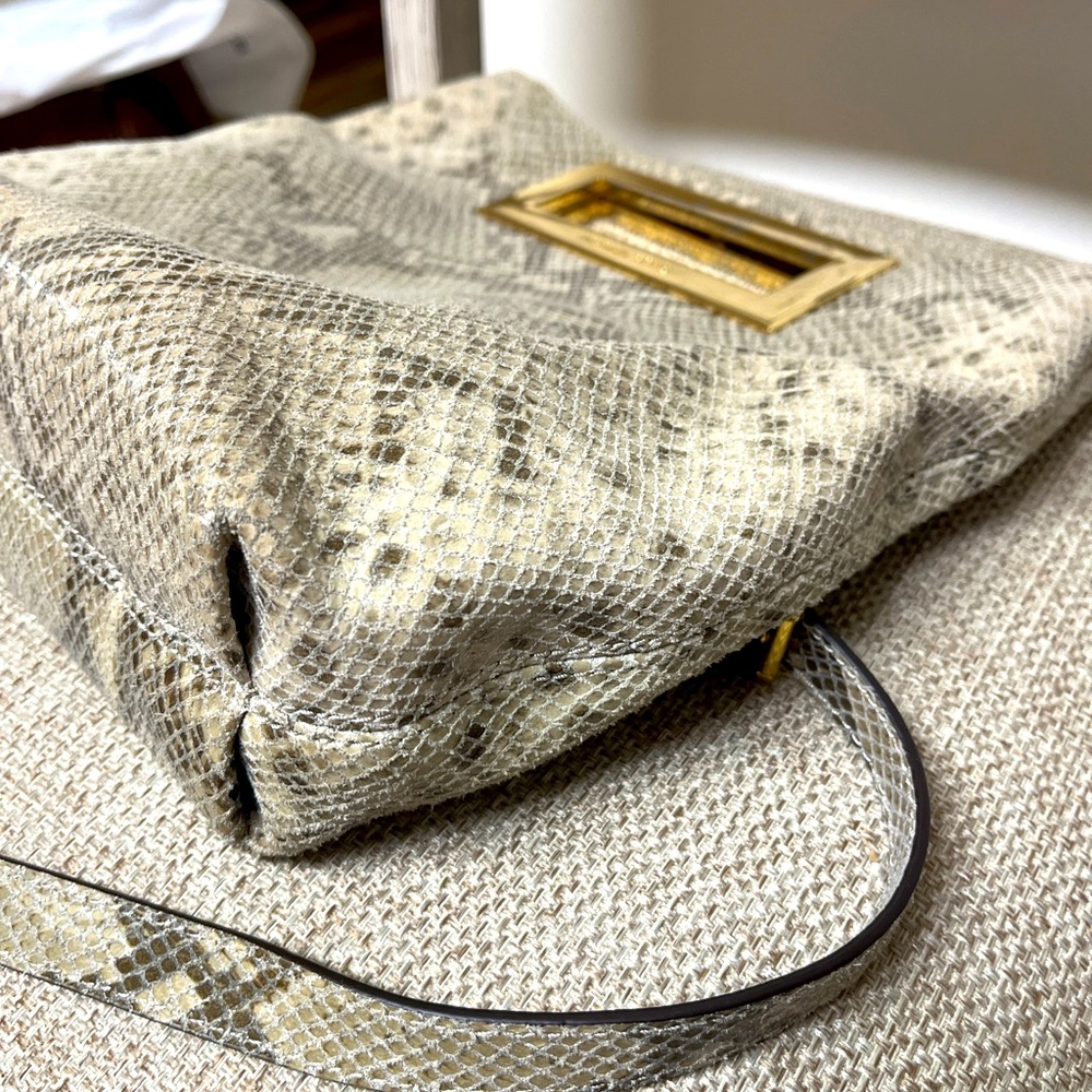 Michael Kors crossbody/Clutch, EUC, snakeskin pattern, soft, heavy feel - Picture 12 of 14